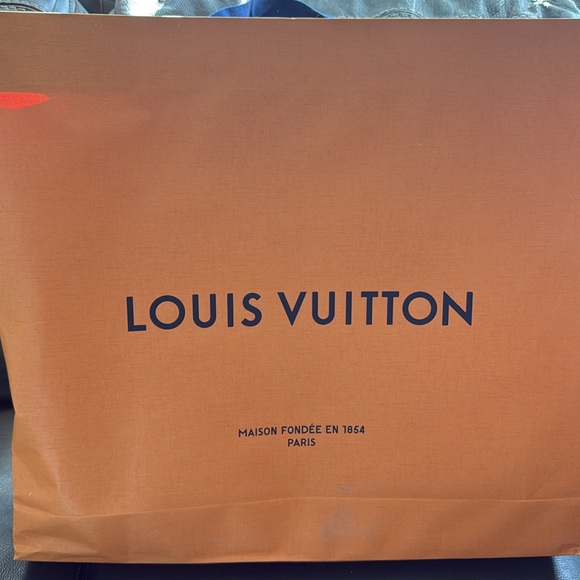 Authentic Louis Vuitton, larger size shopping bag - Picture 3 of 7